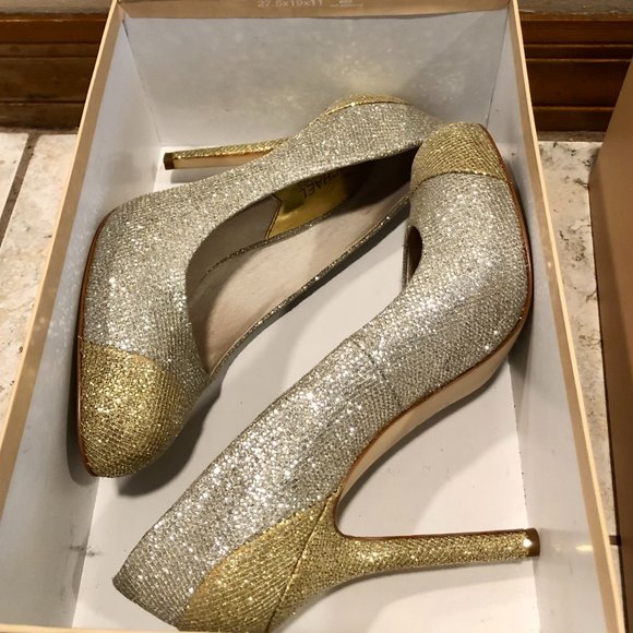 Michael Kors Silver Gold Glitter Metallic Shoes Pumps Event Wedding Party Sz 8 - Picture 1 of 10